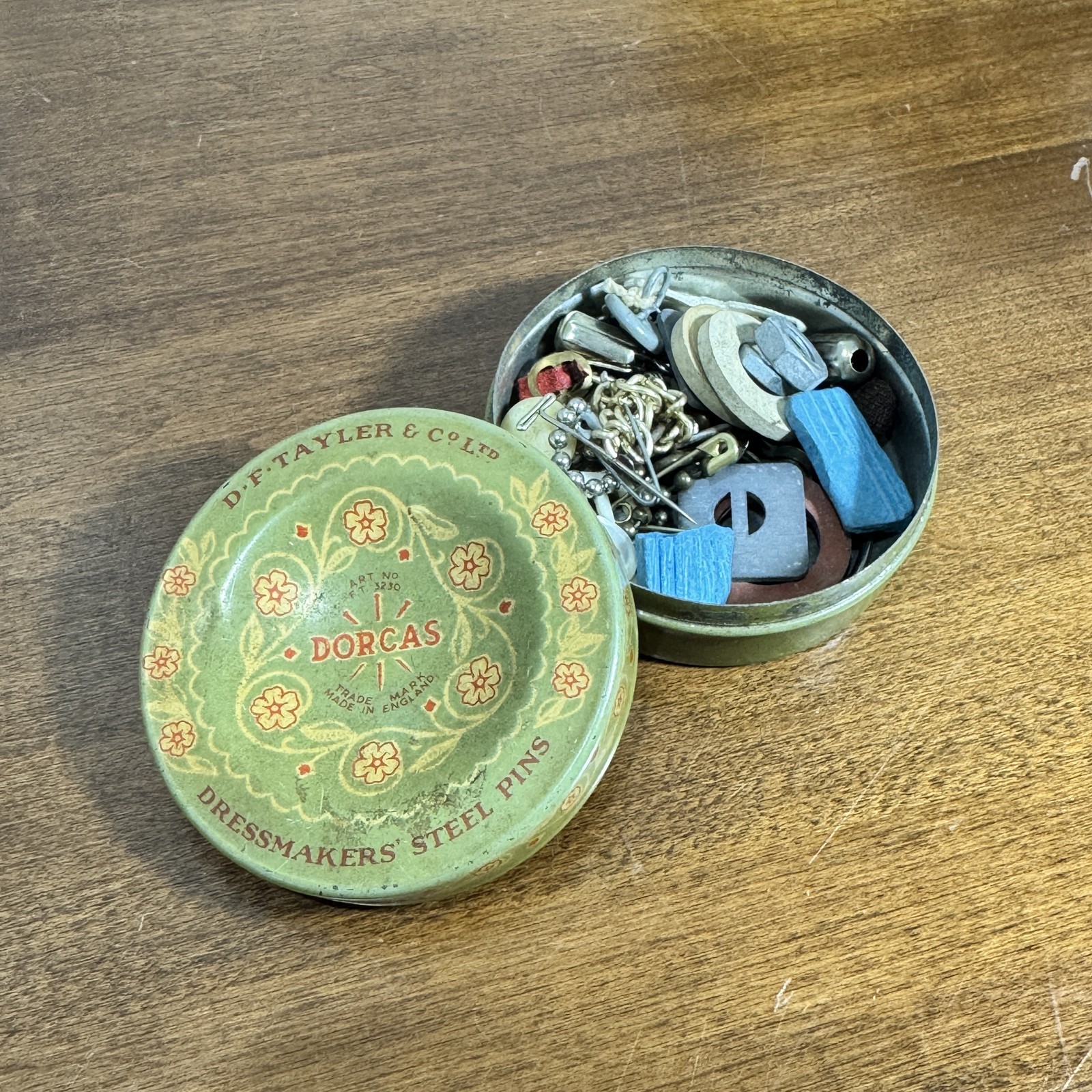 Vintage DORCAS Dressmakers Steel Pins Storage Tin D.F. Tayler & Co Ltd England