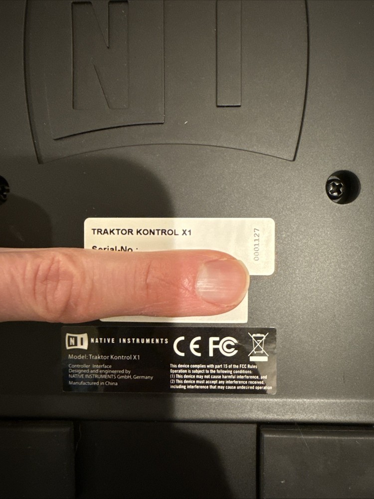 Native Instruments TRAKTOR KONTROL X1 DJ Controller Mixer Effector Looper