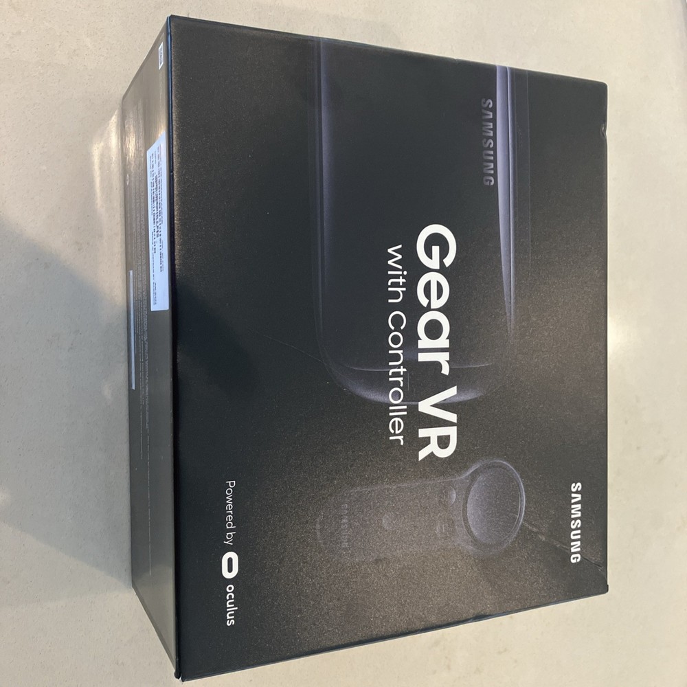 Samsung Gear VR Powered By Oculus Virtual Headset W/Controller SM-R324