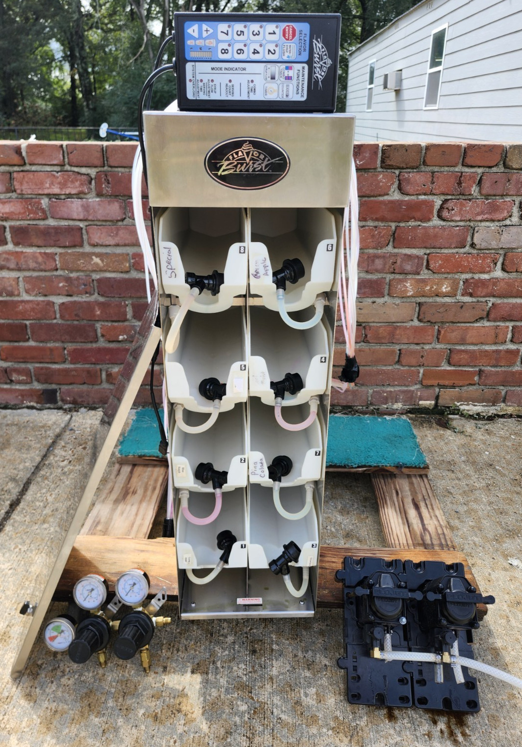 FLAVORBURST FB80S-08 Frozen Beverage Flavor Injector with Pumps and gauge