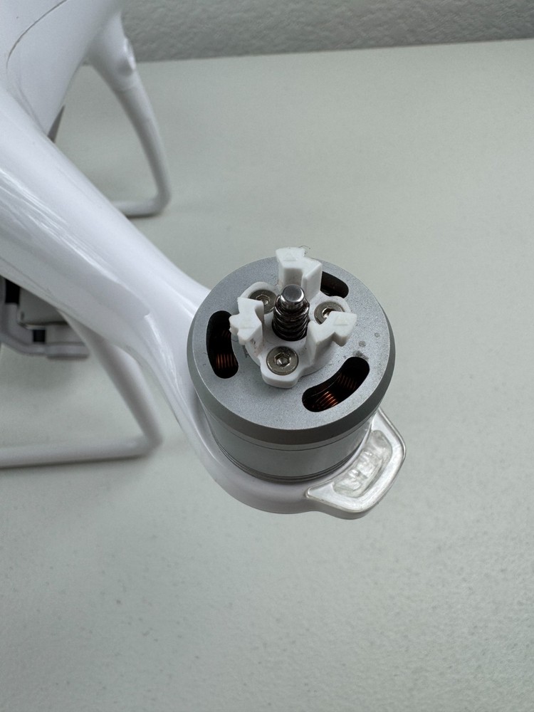 DJI Phantom 4 Pro 4K Camera Drone - White WM331A Bundle DRONE + CAMERA ONLY