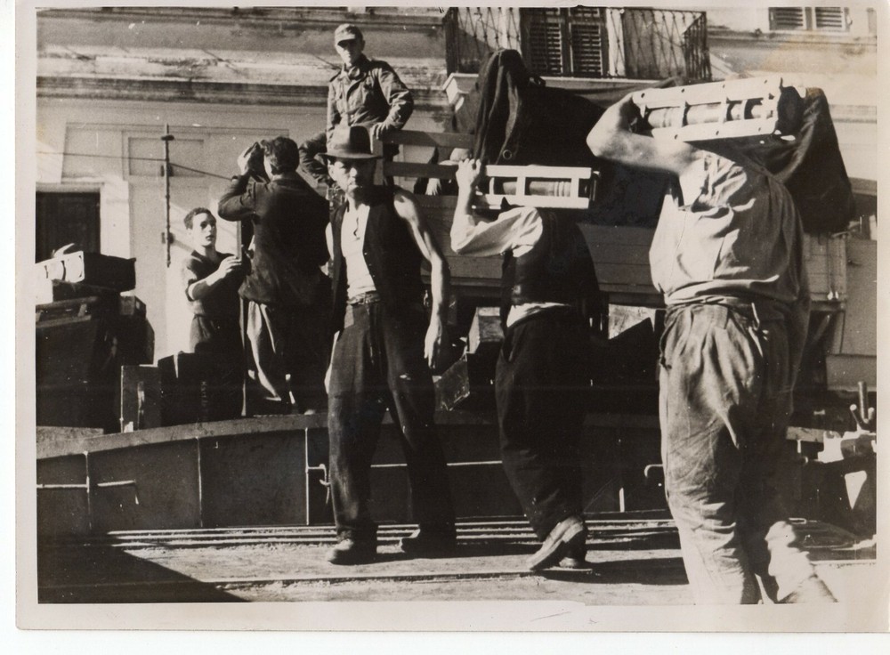 Original Press Photo WW2 Italians loading ammunition trucks for Southern Front