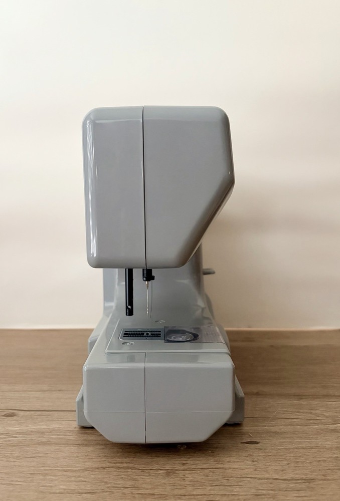 Janome Graceful Gray & Pink Basic 10-Stitch Compact Sewing Machine Model 525B