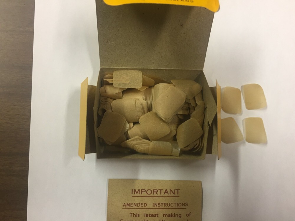 1000 Cosmopolitan Vintage Stamp Hinges - Unfolded