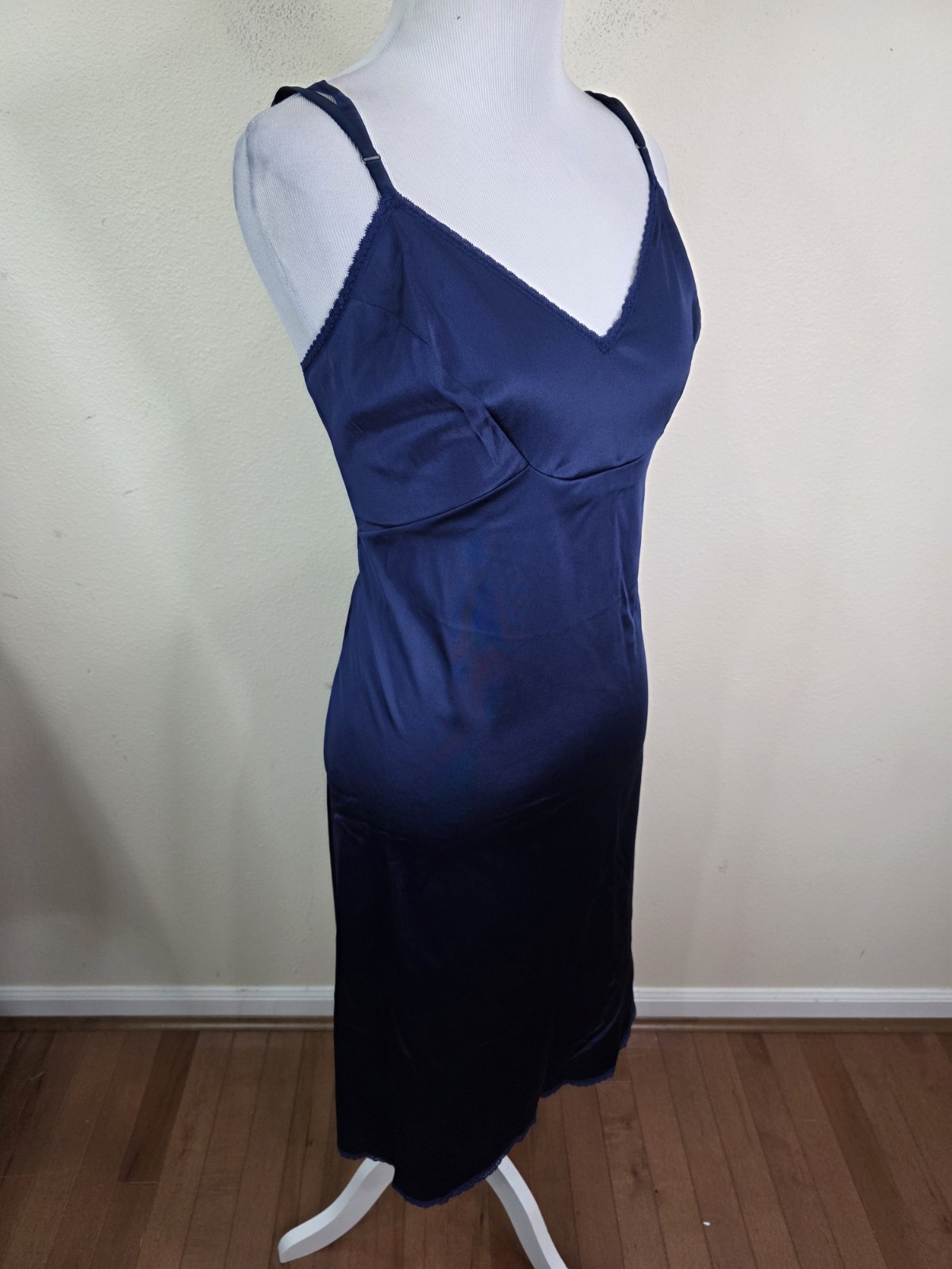 Vanity Fair Slip Dress Lace Trim Full Slip Navy Blue Size 38 Large USA