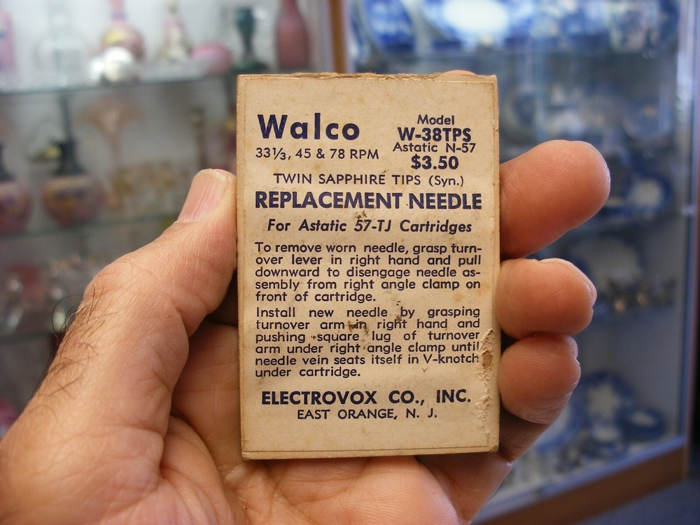 Phonograph Gramophone Needle Tin & Packets - Walco Replacement Needle #2035