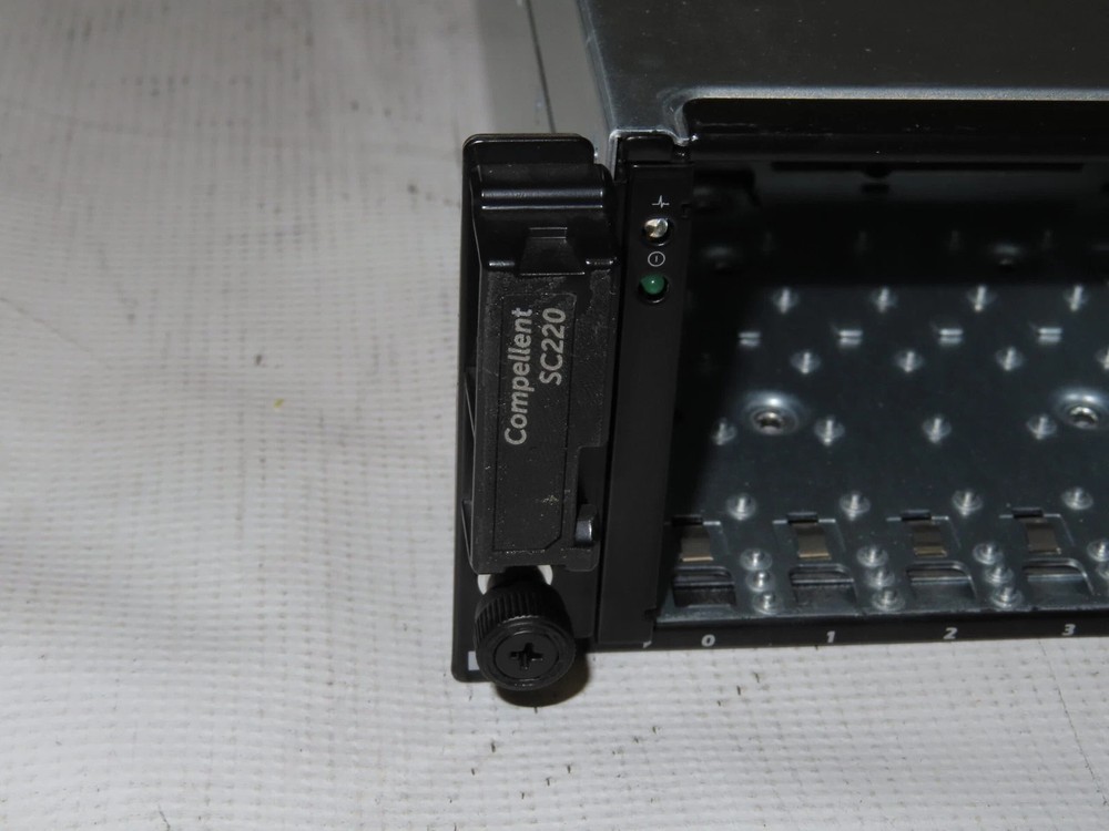 Dell Compellent SC220 Direct Attached Storage Array 2x Controllers / 24x Trays