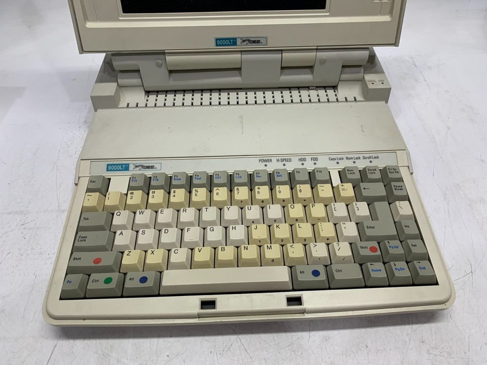 Vintage Leading Technology 9000LT Laptop Computer w/ AC Adapter - Broken Hinge
