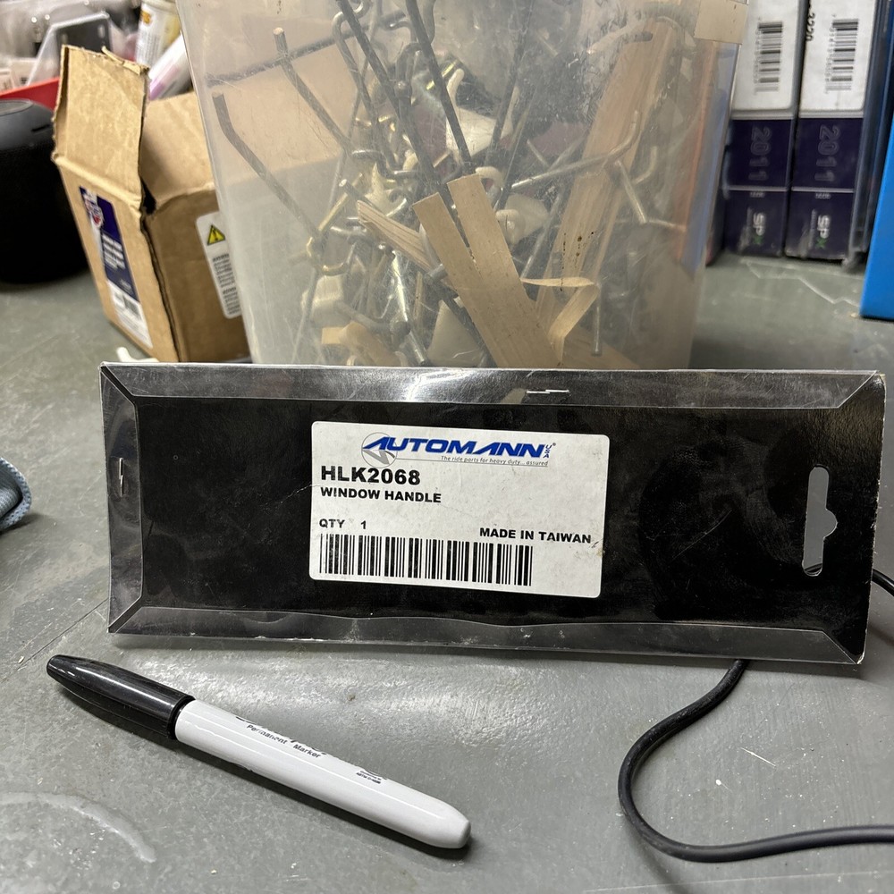 Automann HLK2068, Crank Window Handle(for Peterbilt)