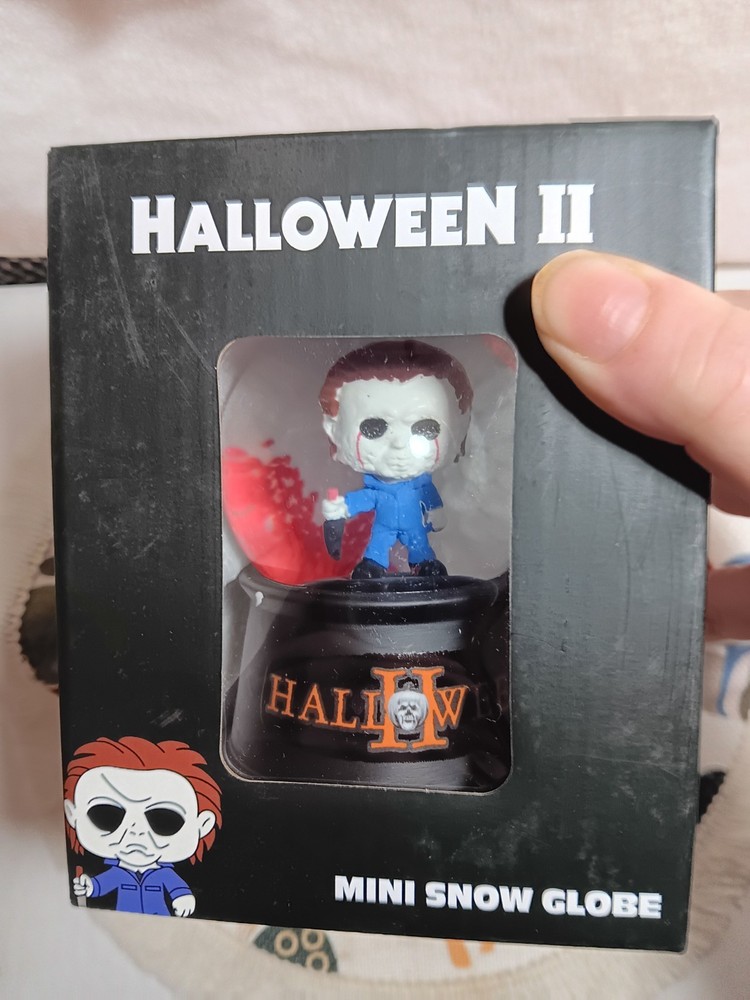 🔥Halloween II Horror Mini Snow Globe BNWT🔥