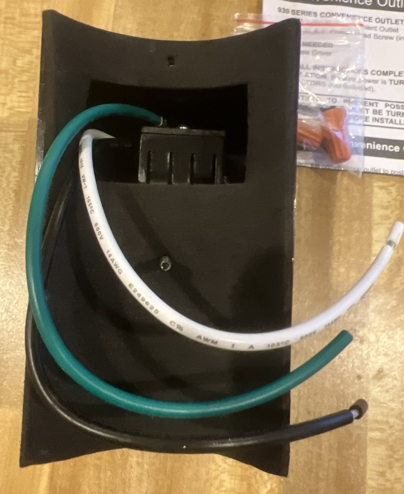 SOLUS Convenience Outlet/ Rain Cover