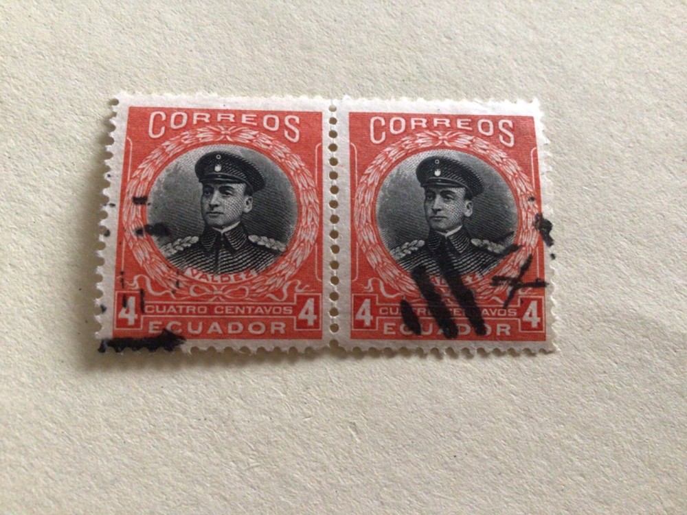 Ecudor pair used stamps A12628