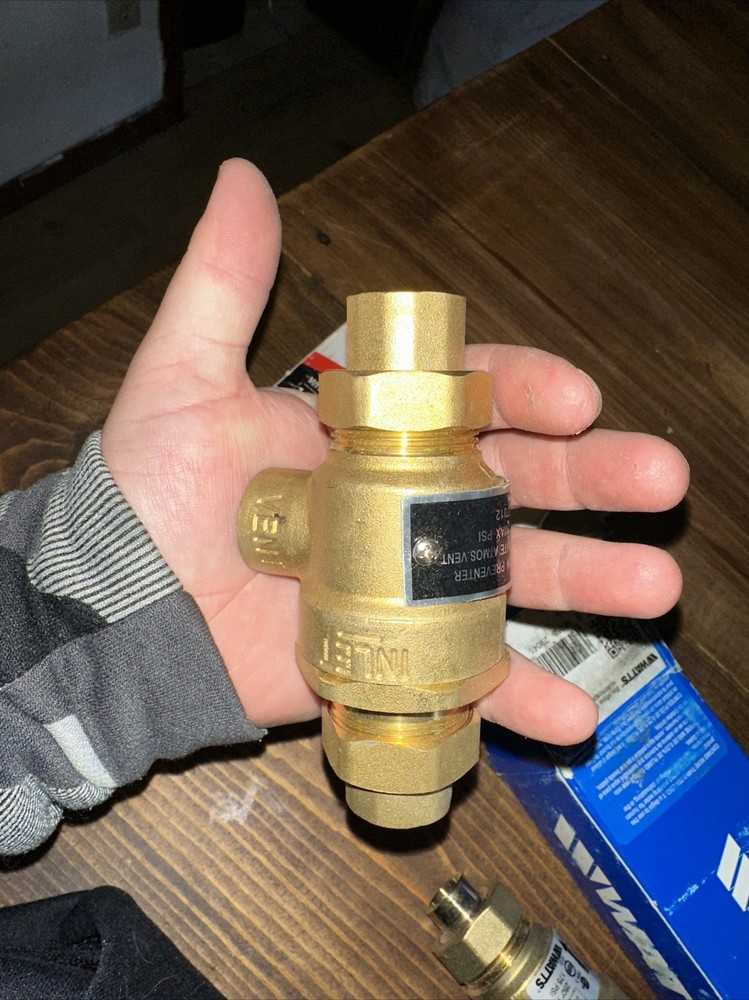 Two Backflow Preventers w/atmospheric Vent 1/2in￼