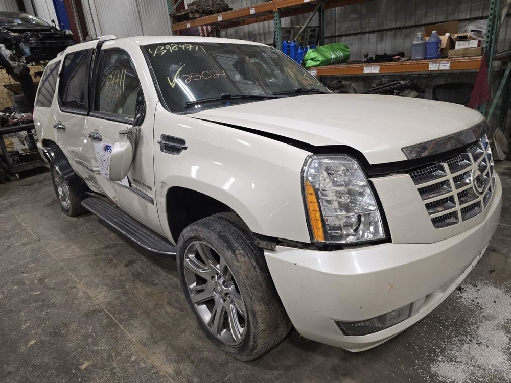 Passenger Right Front Spindle/Knuckle Fits 07-14 ESCALADE 1542165