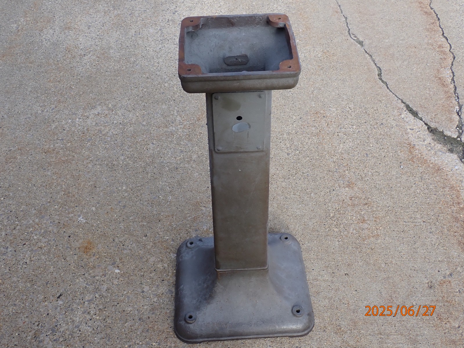 VINTAGE DELTA ROCKWELL GRINDER CAST IRON PEDESTAL STAND BASE