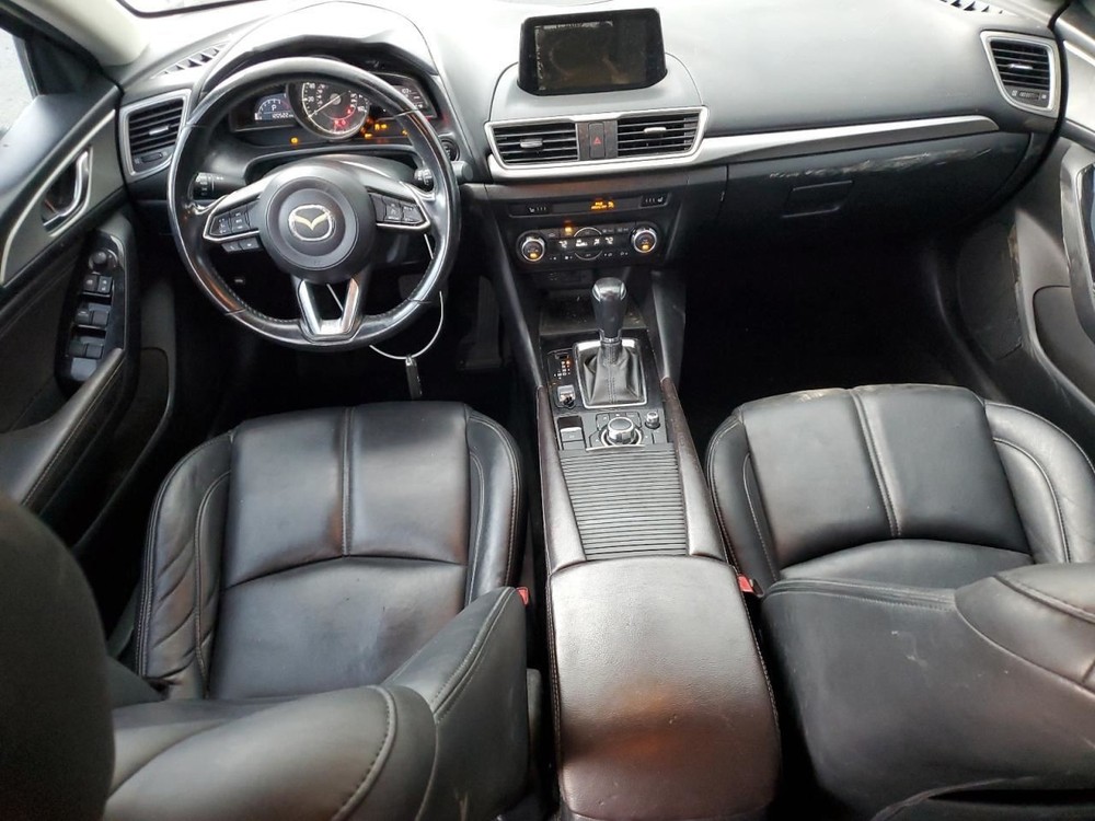 3 2018 Glove Box 4827518