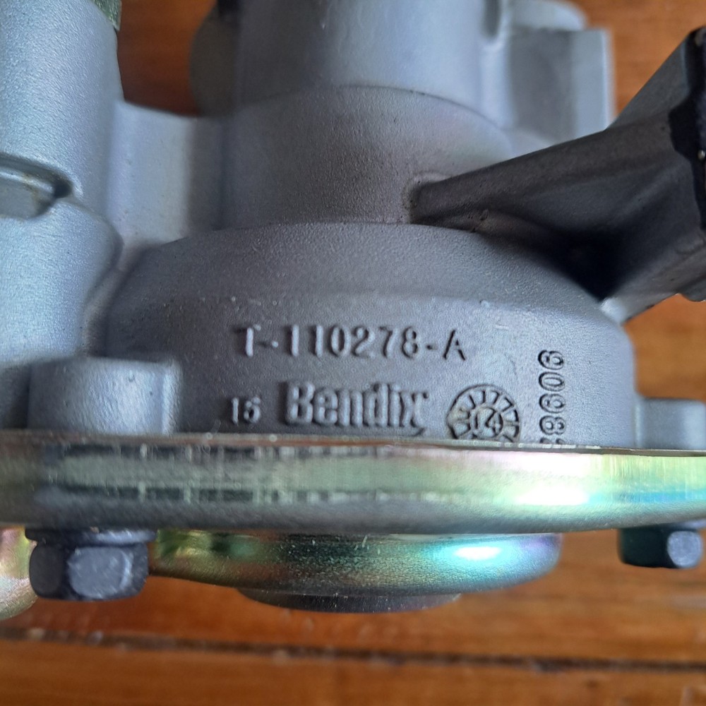 Bendix Pneumatic Brake Valve p/n 286364N
