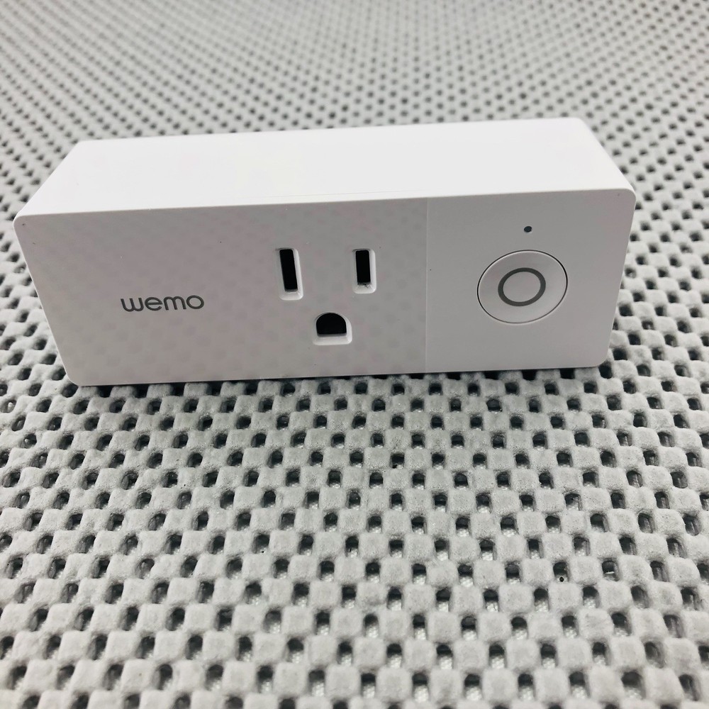WeMo WiFi Enabled Mini Smart Plug White F7C063 | Remote Controlled Outlet