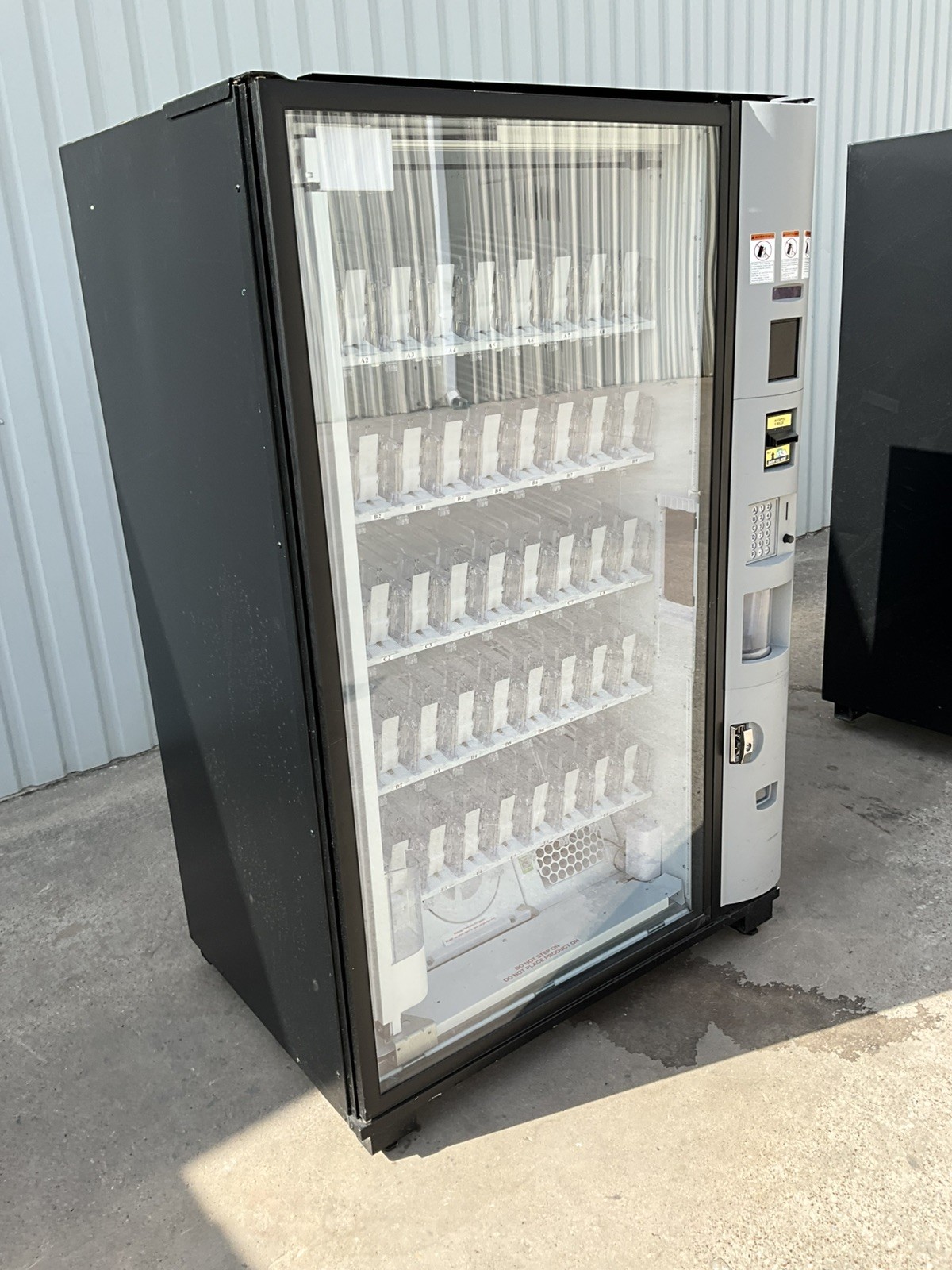 23 Dixie Narco BevMax CPI Glass Front Beverage Vending Machine 5800-4HC crane
