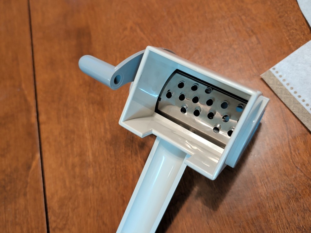 Pampered Chef Cheese Grater 1275 - one attachment only