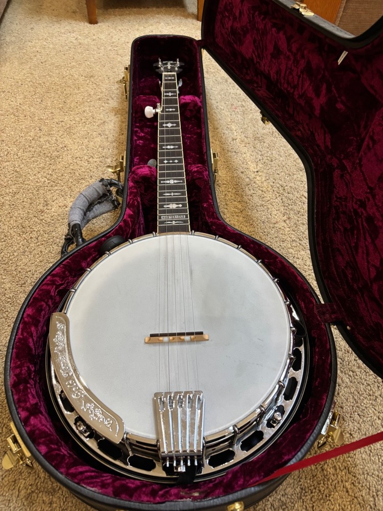 Gold Tone 5 String Banjo. Perfect condition!