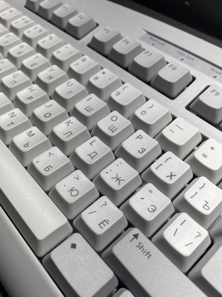 Sun 320-1313 Keyboard, Type 6 USB, 2M Attached Cable, Russian Key Layout