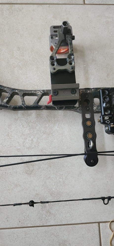 Mathews Drenalin Compound Bow 28"/60# Solocam, Hard Case, Accessories