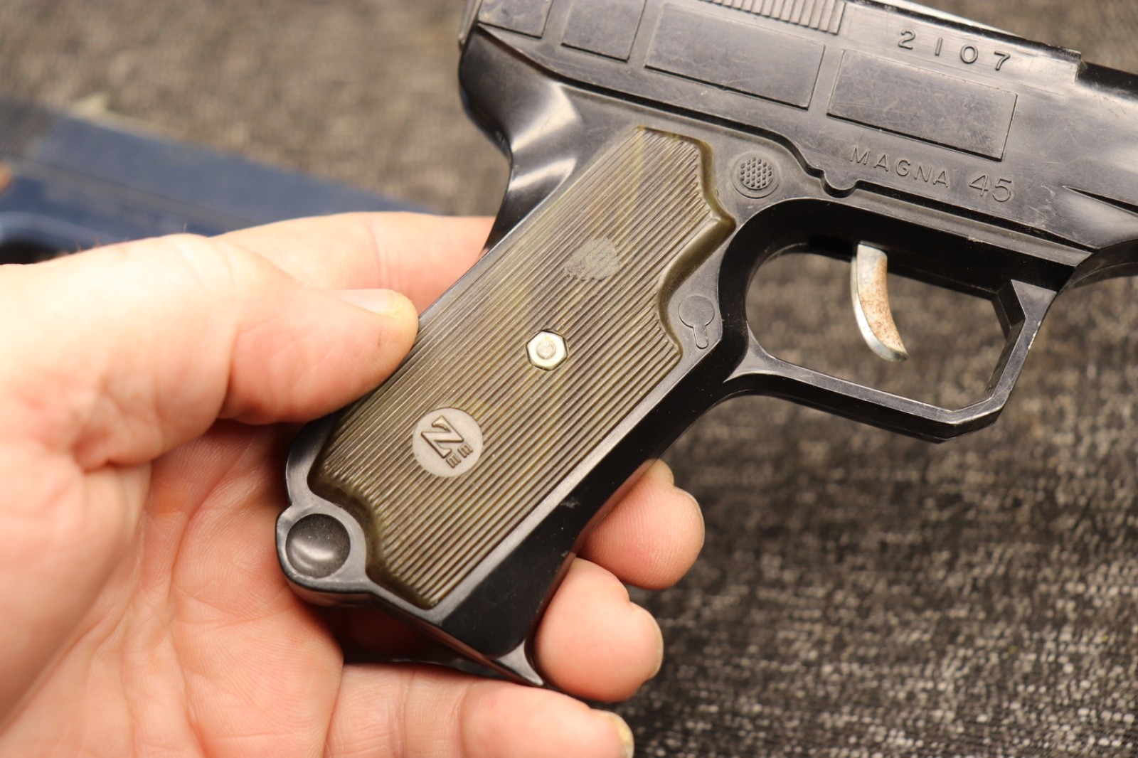 2 Vintage ZEE Toys Government Model Auto & Magna 45 Cal Pistol NO. 2107 & T-723