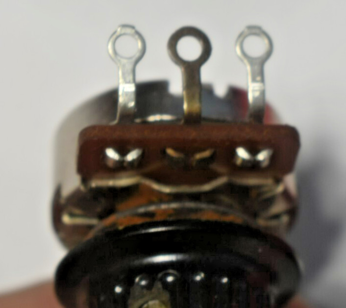 vtg.6 NOS control knobs. p- 1500 -90 - 1377706 Amplifier? needs Solder CONECTION