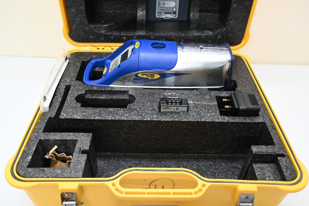 Spectra Trimble DG711 Precision Pipe Laser Kit DG711