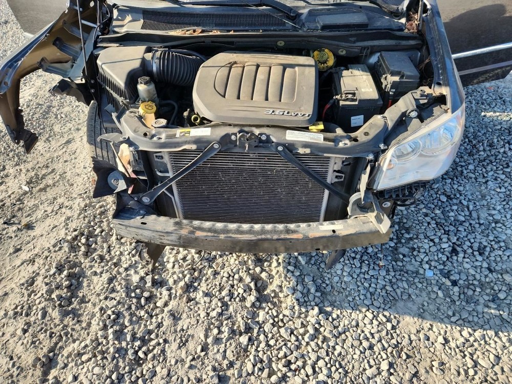 TOWN COUN 2016 Glove Box 4911392