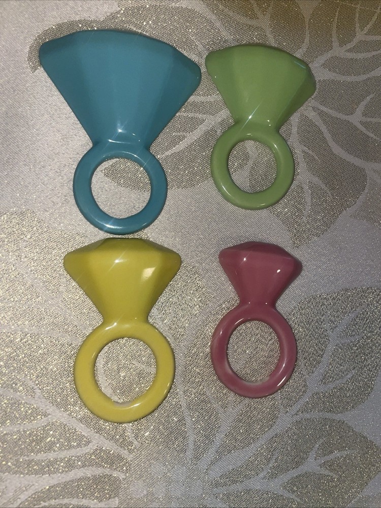 FRANCESCA'S Gem 4 Measuring Spoon Set Ceramic Engagement Ring Pastel Colors