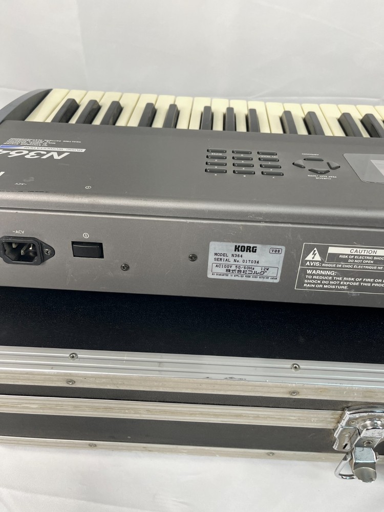 Korg N364 61 Key Keyboard Synthesizer w/case