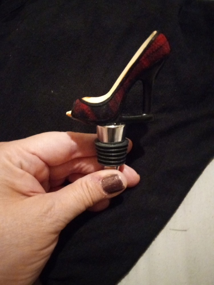 HIGH HEEL LACE BOTTLE LIQUOR TOPPER