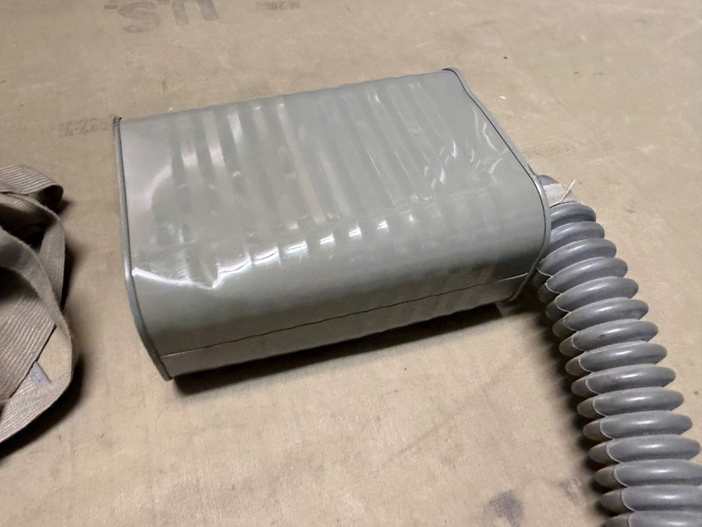 ORIGINAL WWII US ARMY INFANTRY M2A1 M1A9 GAS MAKS U & CANISTER