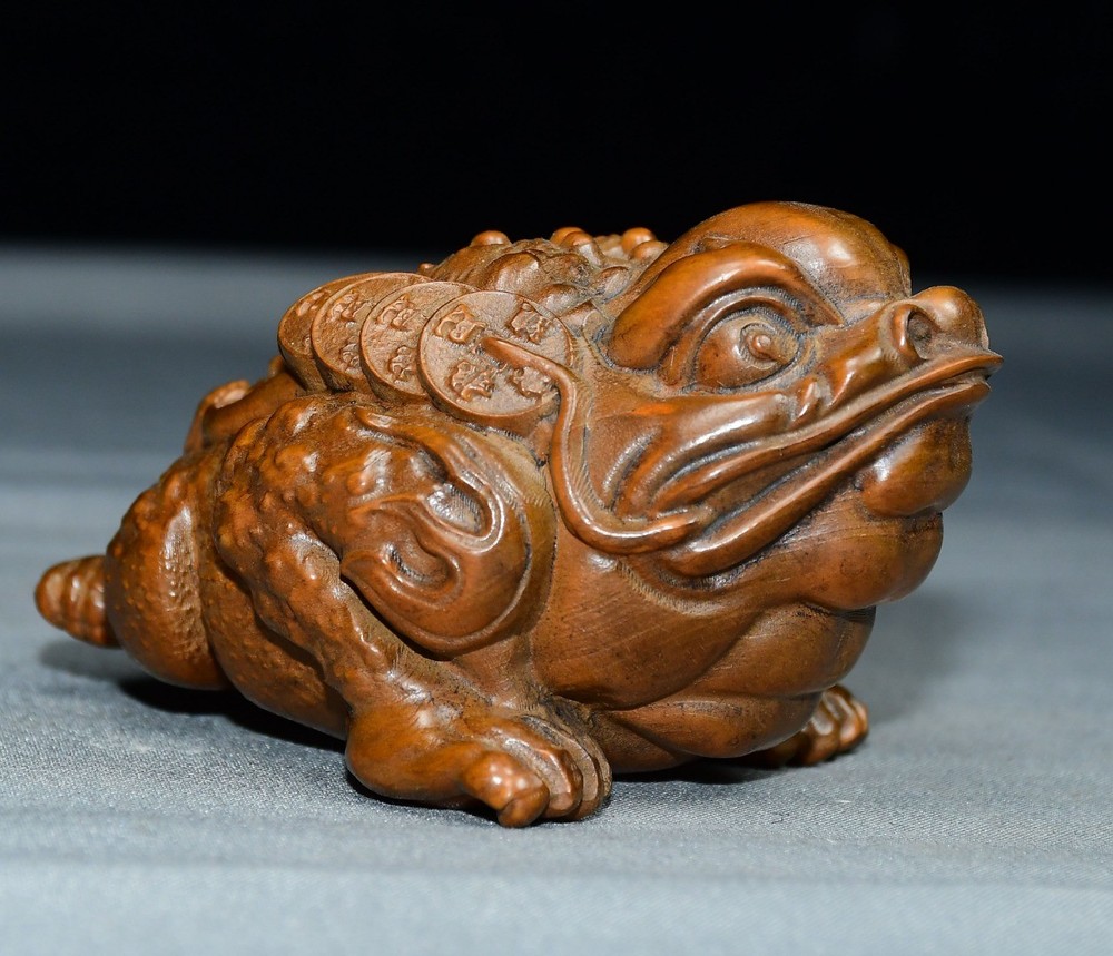 Exquisite Small Leaf Boxwood Golden Toad Handle