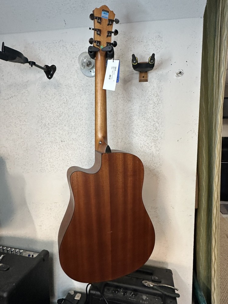 New Saga Guitar Dreadnaught