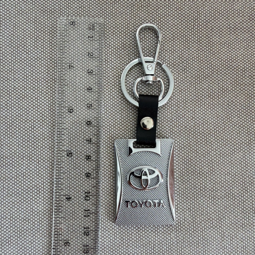 TOYOTA ** ( Logo ) ** Keychain ** METAL **
