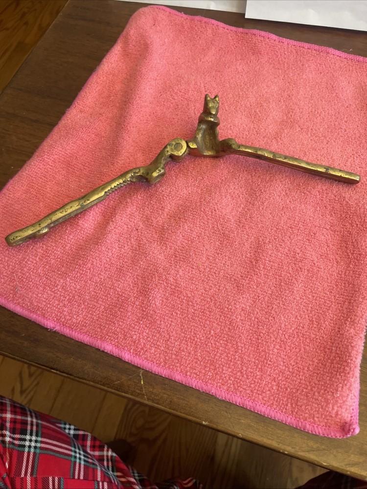 Vintage SQUIRREL Golden SOLID BRASS Cast Iron Nut Cracker