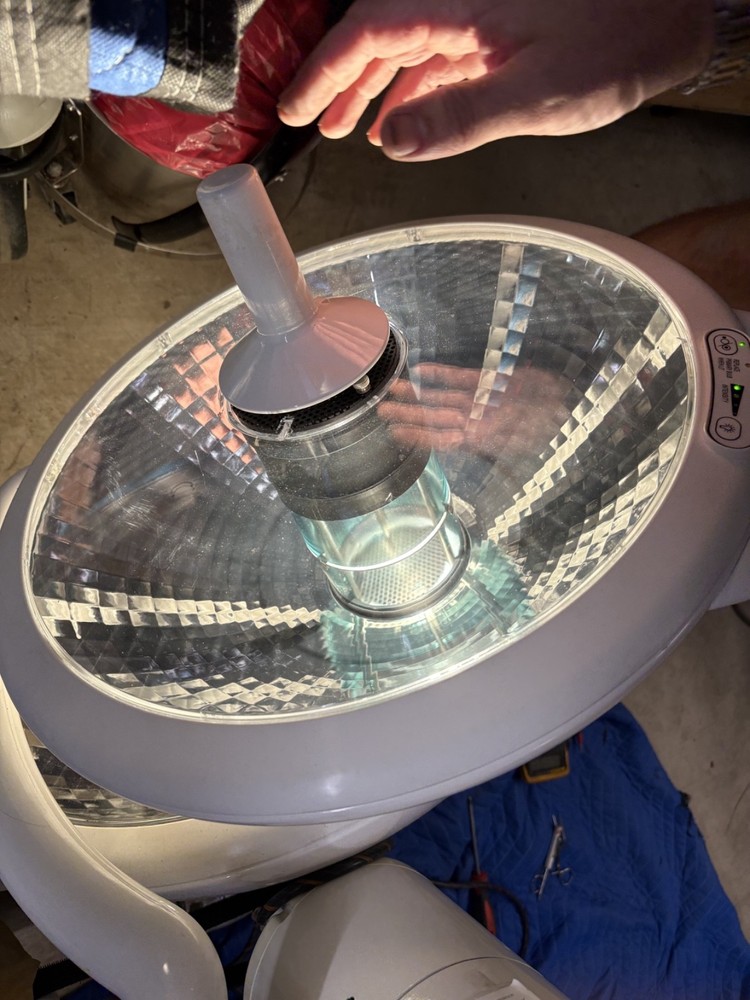 NUVO VISITOR HALOGEN DUAL CEILING MOUNT SURGICAL LIGHTS