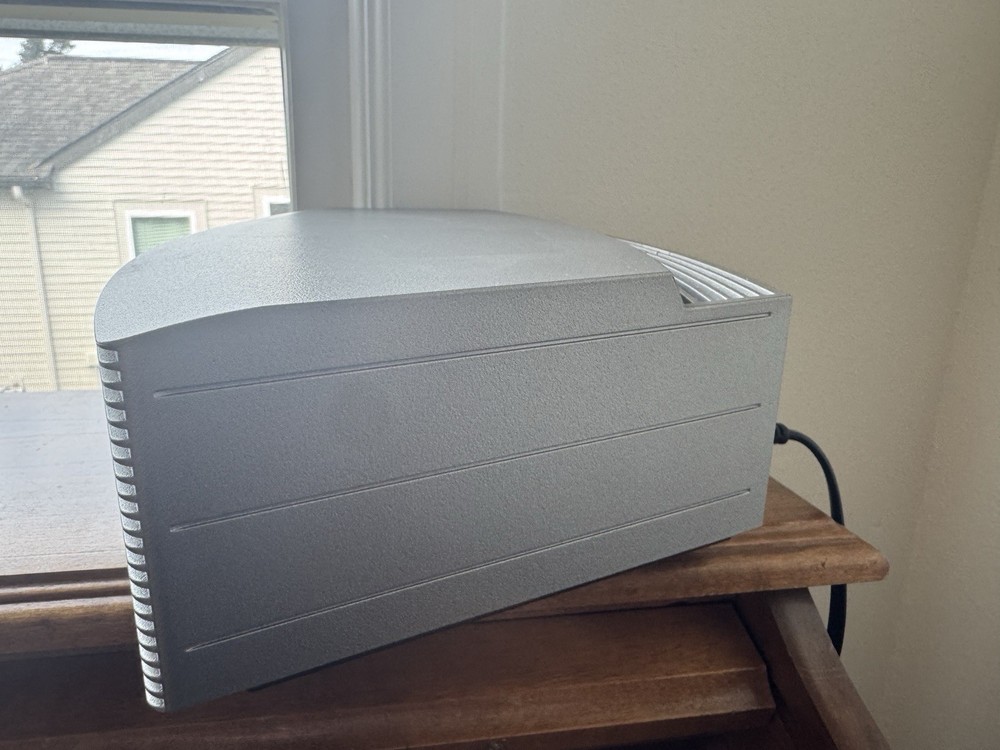 Bose Wave Music System / CD Player And remote. Works Great!