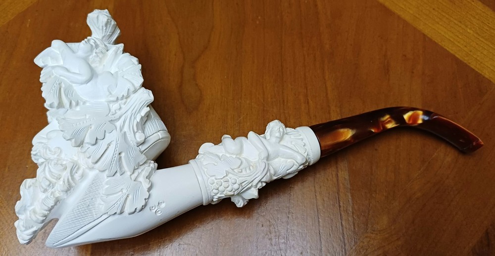MEERSCHAUM PIPE, MAN WITH ANGELS
