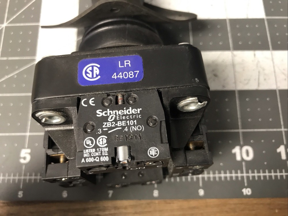 SCHNEIDER XDPB1111C1 MONOLEVER JOYSTICK SWITCH (LPW71Q)