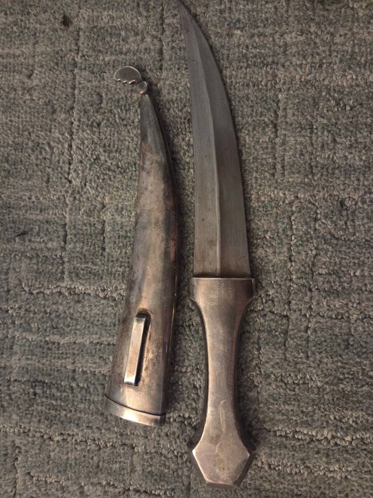 Silver Metal Collectible Dagger Single Edge with Sheath