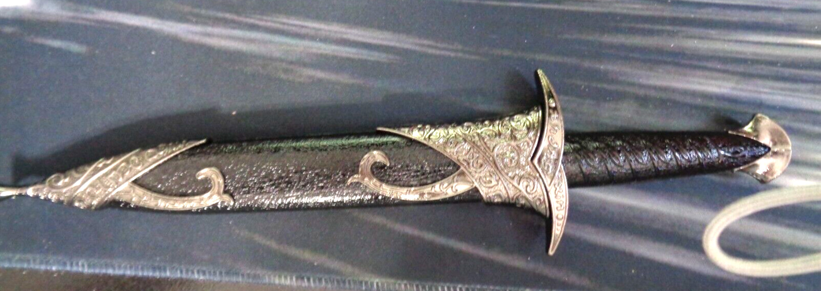 LOTR Mini Sting Sword 11-Inch Collectible Replica, New