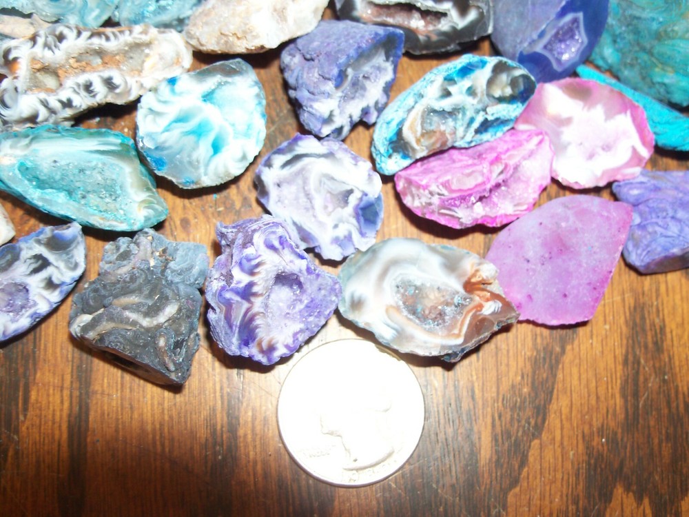 1 mostly dyed agate Oco polished geode per lot.