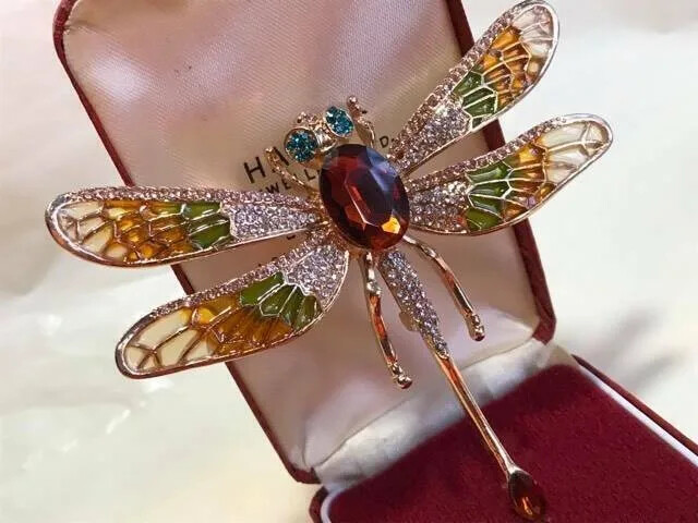 Luxury Coat Brooch Dragonfly Sparkling Rhinestones Suitable for Banquets