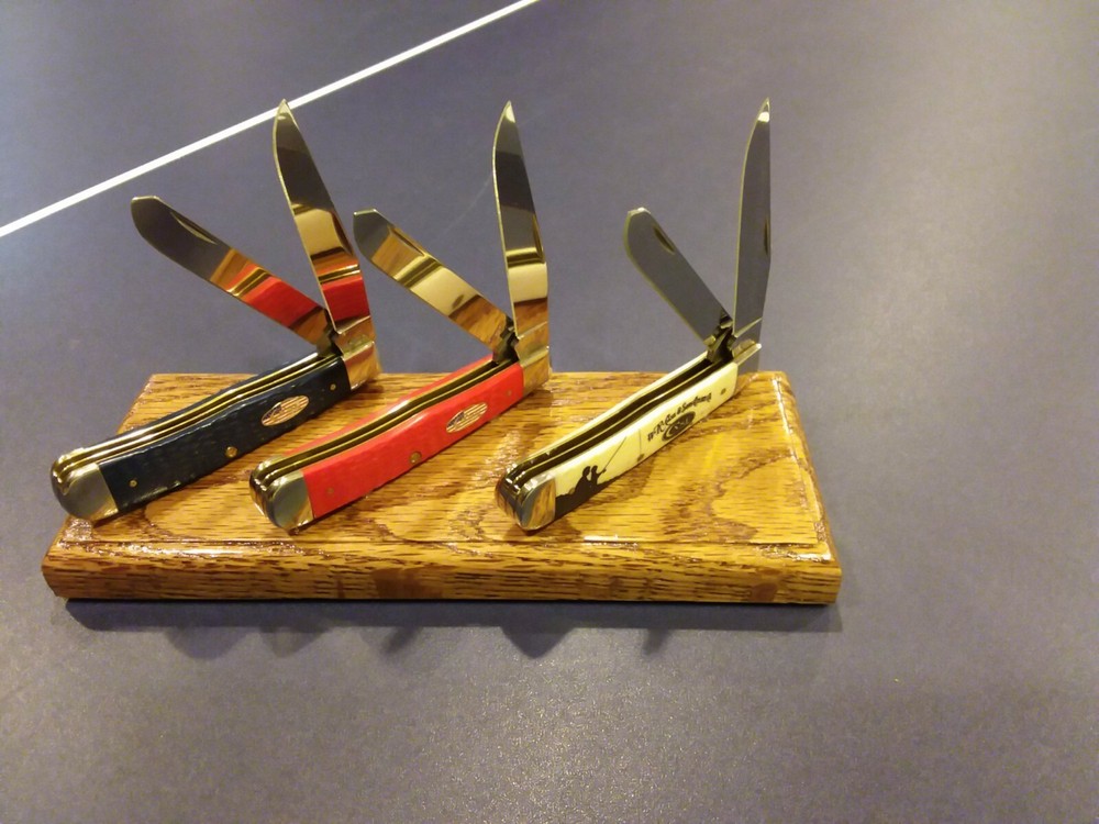 SOLID NORTHERN RED OAK 3 KNIFE DISPLAY STAND