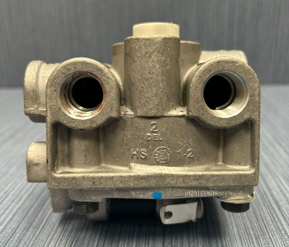 Bendix K071939 | Genuine Bendix® Brake Relay Valve