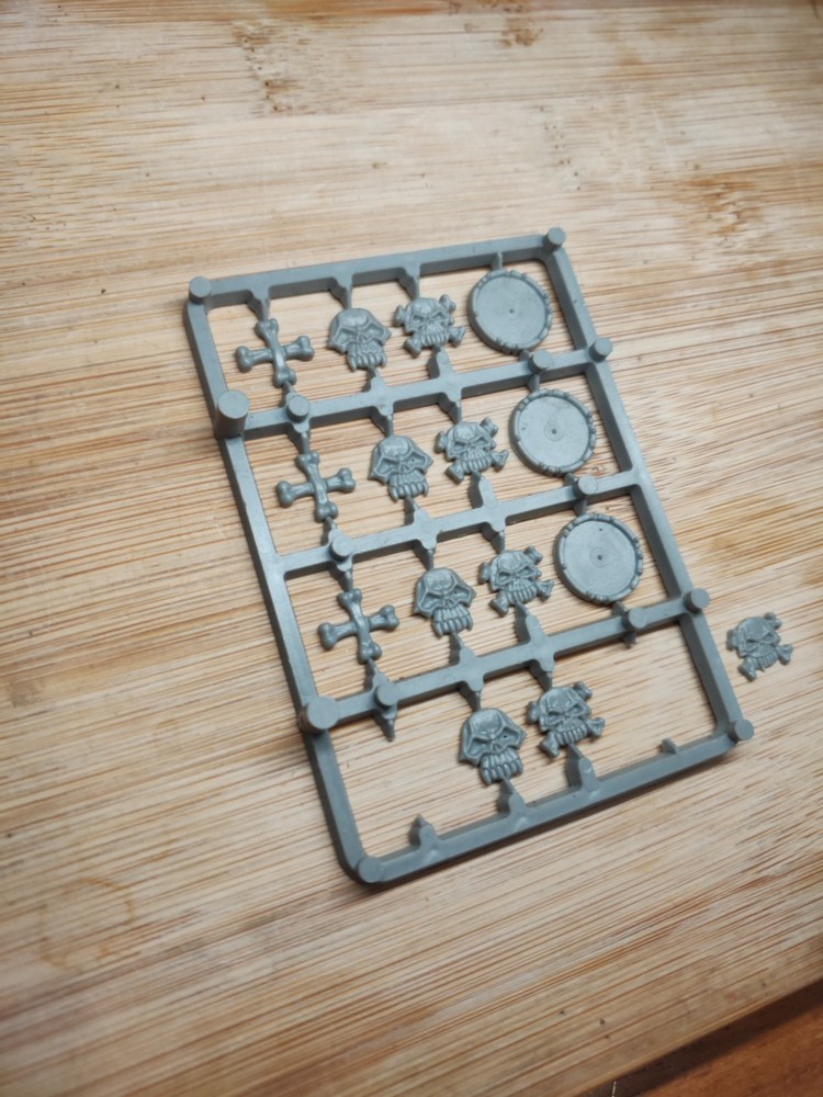 Warhammer Fantasy Vampire Counts bits Undead Skeleton Warrior Shield Sprue A